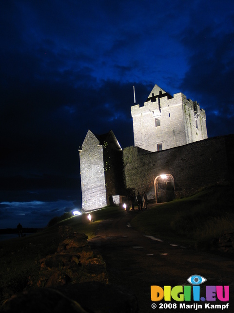 27017 Dunguaire Castle by night